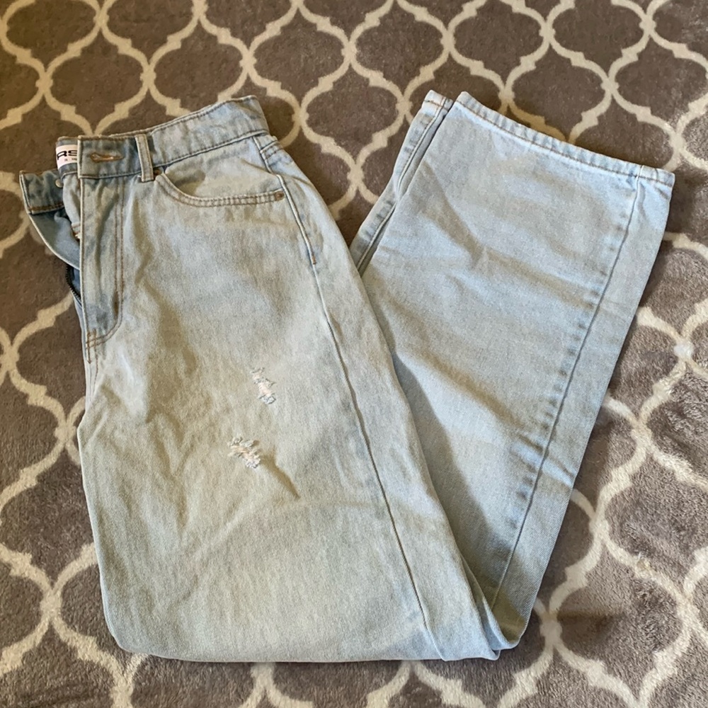 RSQ cute light wash straight leg jeans.